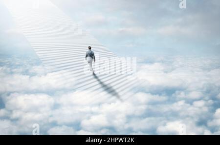 Treppe zum Himmel. Aufnahme einer Treppe, die zum Himmel führt. Stockfoto