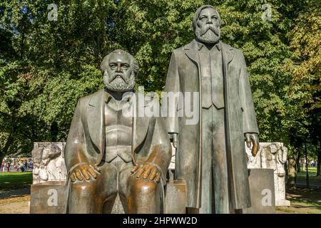 Marx-Engels-Denkmal, Karl-Liebknecht-Straße, Mitte, Berlin, Deutschland Stockfoto