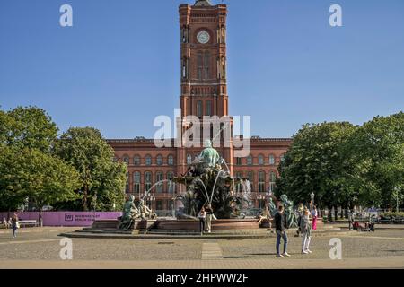 Rotes Rathaus, Neptunbrunnen, Rathausstrasse, Mitte, Berlin, Deutschland Stockfoto