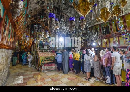 Schlange von Menschen zum Grab Mariens, zum Ölberg, Jerusalem, Israel Stockfoto