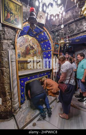 Pilger, Geburtsort von Jesus Christus, Geburtsgrotte, Bethlehem, Israel Stockfoto