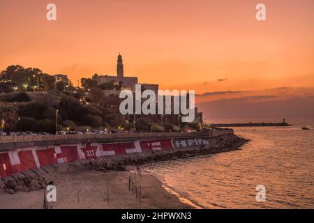 Strand, Stadtblick von Jaffa mit St. Peter's Church, Tel Aviv, Israel Stockfoto