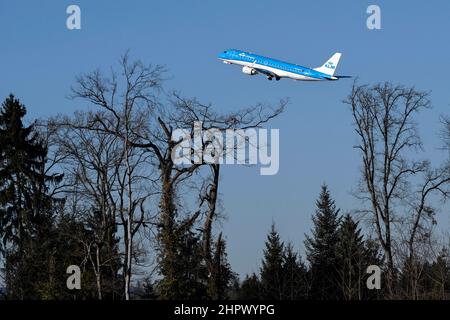 Flugzeug KLM Cityhopper, Embraer ERJ-190, PH-EZH Stockfoto