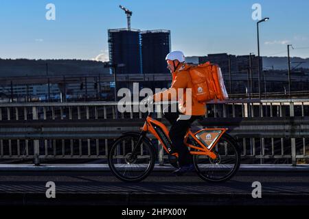 Fahrradkurier Just Eat, Lieferando, Fahrrad-Lieferservice Stockfoto