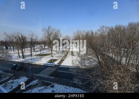 Belgrad: Usce Park und Novobeogradski Kej sind im Winter von Schnee bedeckt. Serbien Stockfoto