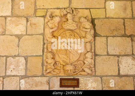 Reliefskulptur des Wappens von St. Bernard im alten spanischen Kloster - North Miami Beach, Florida, USA Stockfoto