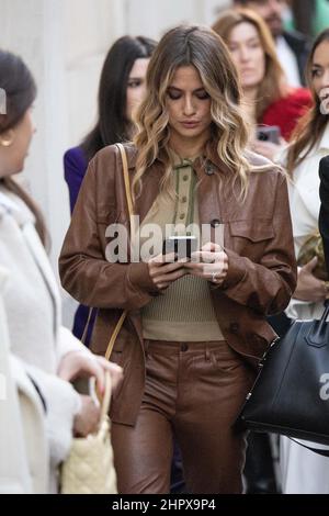 Mailand, Italien. 23rd. Februar 2022. Cristina Marino wird nach der Alberta Ferretti Fashion Show während der Milan Fashion Week Herbst/Winter 2022/2023 am 23. Februar 2022 in Mailand, Italien, gesehen. Foto: Cinzia Camela. Kredit: Unabhängige Fotoagentur/Alamy Live Nachrichten Stockfoto