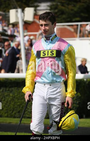 Oisin Murphy auf der Goodwood Racecourse, Chichester, West Sussex, Großbritannien. Stockfoto