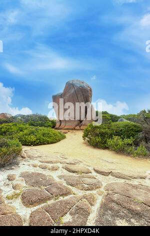 Vertikale Ansicht von Whistling Rock, einem beliebten Reiseziel in Cape le Grand, in der Nähe von Esperance, Western Australia, WA, Australien Stockfoto