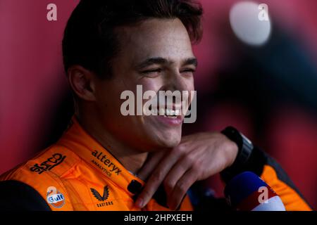 Barcelona, Spanien, 23/02/2022, NORRIS Lando (gbr), McLaren F1 Team MCL36, Portrait während der Vorsaison-Rennserie vor der FIA Formel-1-Weltmeisterschaft 2022, auf dem Circuit de Barcelona-Catalunya, vom 23. Bis 25. Februar 2022 in Montmelo, bei Barcelona, Spanien - Foto DPPI Stockfoto