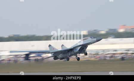 Moskau Russland 26. AUGUST 2015 modernes super manövrierbares Kampfflugzeug der russischen Luftwaffe. Mikoyan MiG-35 Fulcrum F multirole Kampfjet der russischen Luftwaffe Stockfoto