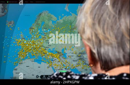 Das Außenministerium der Ukraine, das Infrastrukturministerium der Ukraine und das Infrastrukturministerium der Ukraine haben den Luftraum über dem Land geschlossen. Laut Flightradar24 gibt es derzeit kein einziges Zivilflugzeug über der Ukraine. Das Außenministerium registriert Passagiere, die nicht aus dem Ausland nach Hause zurückkehren konnten. Stockfoto