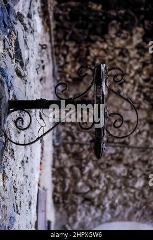 Alter Kerzenständer in Triora, Dorf der Hexen, Italien Stockfoto