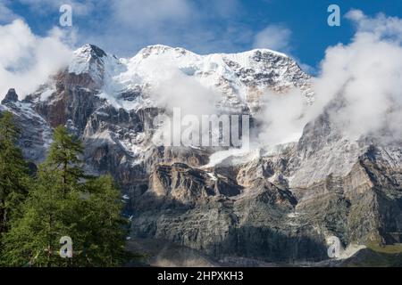 SICHUAN, CHINA - Yading Nature Reserve. Eine berühmte Landschaft in Daocheng, Sichuan, China. Stockfoto