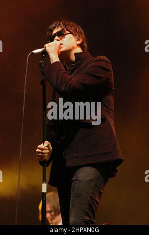 Julian Casablancas - The Strokes, V2004, Hylands Park, Chelmsford, Essex, Großbritannien - 22. August 2004 Stockfoto