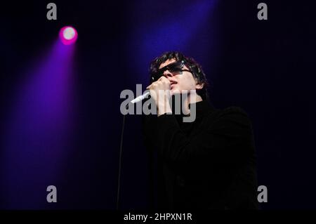 Julian Casablancas - The Strokes, V2004, Hylands Park, Chelmsford, Essex, Großbritannien - 22. August 2004 Stockfoto