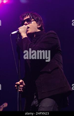 Julian Casablancas - The Strokes, V2004, Hylands Park, Chelmsford, Essex, Großbritannien - 22. August 2004 Stockfoto