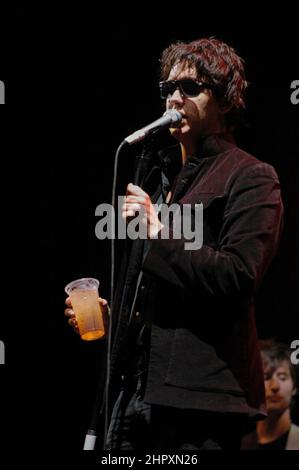 Julian Casablancas - The Strokes, V2004, Hylands Park, Chelmsford, Essex, Großbritannien - 22. August 2004 Stockfoto