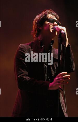 Julian Casablancas - The Strokes, V2004, Hylands Park, Chelmsford, Essex, Großbritannien - 22. August 2004 Stockfoto