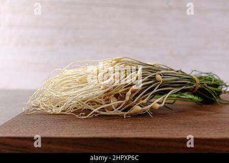 Starker Duft und langgestreckter Schnittlauch Stockfoto