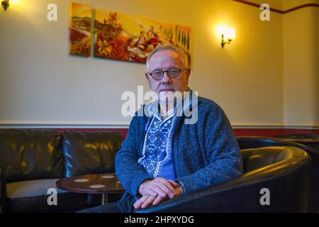 Klubvorsitzender Jaroslaw Tymchyshyn von der Niederlassung der Vereinigung der Ukrainer in Großbritannien (AUGB) Bolton nach der russischen Invasion in der Ukraine. Bilddatum: Donnerstag, 24. Februar 2022. Stockfoto