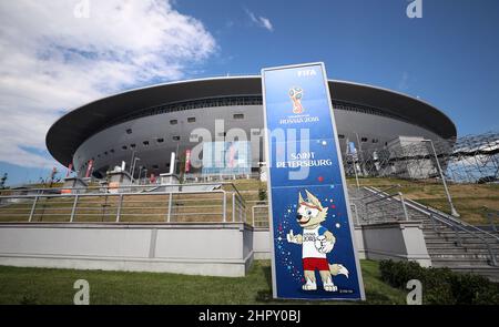 Datei-Foto vom 14-07-2018 der Gesamtansicht der Gazprom Arena, Sankt Petersburg. Notfallpläne werden von der UEFA erstellt, wo das Champions-League-Finale in dieser Saison zu hosten ist, versteht die PA-Nachrichtenagentur. Die Gazprom Arena mit 68.000 Kapazität in St. Petersburg hatte die Möglichkeit erhalten, das europäische Showpiece-Event zu veranstalten, aber Ereignisse über Nacht dürften einen Wechsel des Veranstaltungsortes bewirken. Ausgabedatum: Donnerstag, 24. Februar 2022. Stockfoto