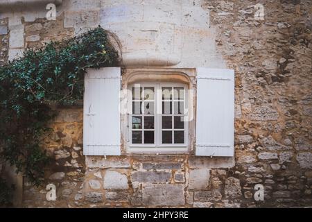 Fenster in Cognac, Charante, frankreich Stockfoto