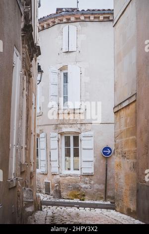 Kleine Straße in Cognac, Charante, frankreich Stockfoto