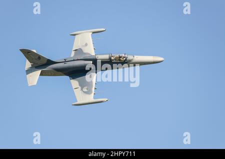 Die tschechische Luftwaffe Aero Vodochody L-159 ALCA fliegt auf der RAF Waddington Airshow. Aero L-159A ALCA Osteuropäisches Leichtkampfdesign Stockfoto