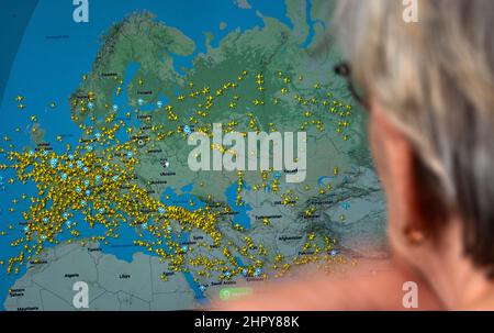 Kiew, Ukraine. 24th. Februar 2022. FlightRadar24 Webseite, ein Online-Flugtracker zeigt keine Flugzeuge, die nach dem russischen Angriff über die Ukraine fliegen.das Ministerium für auswärtige Angelegenheiten und Infrastruktur in der Ukraine hat den Luftraum über dem Land geschlossen. Das Außenministerium registriert Passagiere, die nicht aus dem Ausland nach Hause zurückkehren konnten. Kredit: SOPA Images Limited/Alamy Live Nachrichten Stockfoto