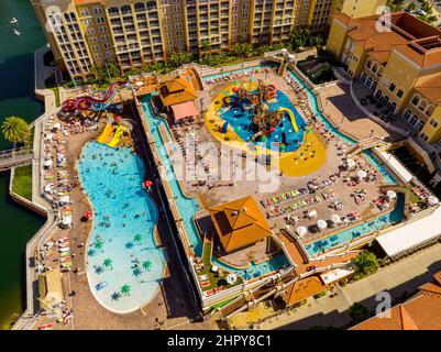 Kissimmee Orlando, FL, USA - 20. Februar 2022: Luftaufnahme Schiff Wreck Island Water Park Stockfoto