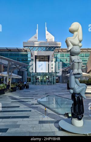 Skulptur im Gate Village des DIFC Dubai International Financial Centre in Dubai, Vereinigte Arabische Emirate. Stockfoto