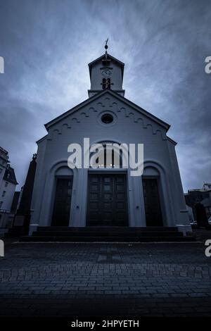 Blick auf die alte Domkirkja-Kirche in Reykjavik, Island Stockfoto