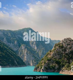 Die berühmten Piva Canyon mit seinen fantastischen Behälter. Nationalpark Montenegro und Bosnien und Herzegowina, Balkan, Europa. Beauty Welt. Stockfoto