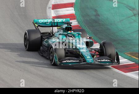 Sebastian Vettel von Aston Martin Aramco-Mercedes am zweiten Tag des Tests vor der Saison auf dem Circuit de Barcelona-Catalunya, Spanien. Bilddatum: Donnerstag, 24. Februar 2022. Stockfoto
