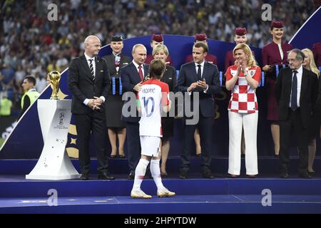 Moskau – Russland 20. August 2018, Präsident von Russland, Wladimir Putin, während der Verleihung des World Cup Champion Trophy Award an der Seite von FIFA-Präsident Giann Stockfoto