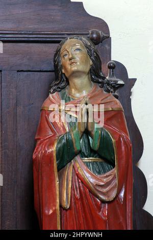 St. Johannes unter dem Kreuz, Statue in der Pfarrkirche St. Margarete in Dubrava, Kroatien Stockfoto