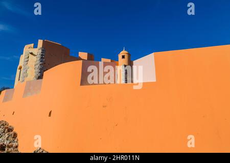 Blick auf die Küsten Festung Sao Joao das Maias, im siebzehnten Jahrhundert erbaut, in Oeiras, Portugal Stockfoto