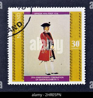 Abgesagte Briefmarke gedruckt von Nagaland, die Officer 49. Fuß, 1775, 25. Jahrestag Krönung der Königin Elizabeth II, um 1975 zeigt. Stockfoto