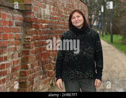 21. Februar 2022, Brandenburg, Brandenburg/Havel: Kanuistin Birgion Fischer bei einer Fotosession. Am 25. Februar feiert sie ihren 60th. Geburtstag. Foto: Jens Kalaene/dpa-Zentralbild/ZB Stockfoto