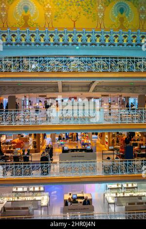 Paris, Frankreich, La Samaritaine Französisches Kaufhaus, innen, Jugendstil-Inneneinrichtung Stockfoto