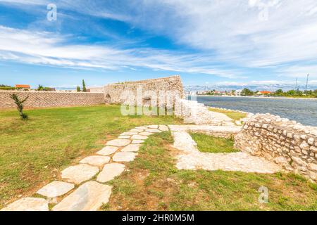 Stadtmauern von Nin Stadt in der Zadar Gespanschaft von Kroatien, Europa. Stockfoto