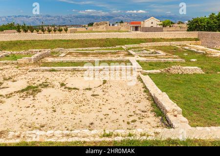 Historische Stadtmauern von Nin Stadt in der Zadar Gespanschaft von Kroatien, Europa. Stockfoto