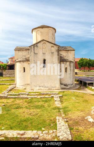 Die Kirche des Heiligen Kreuzes in der Stadt Nin in der Gespanschaft Zadar in Kroatien, Europa. Stockfoto