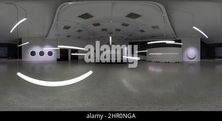 360 Grad Panorama Ansicht von MINSK, WEISSRUSSLAND - MAI 2020: Seamless spherical hdri 360 Panorama im Innenraum eines großen leeren Raumes als Lichtausstellungsgalerie zeitgenössischer Kunst in ind