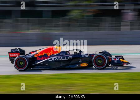 Montmelo, Spanien. 24.. Februar 2022. Circuit de Barcelona-Catalunya, Montmelo, Spanien am 24. Februar 2022 Sergio Perez (MEX) 11, HONDA Red Bull Racing RB18 während der FORMEL-1-RENNVORSAISON ELEANOR HOAD Credit: Every Second Media/Alamy Live News Stockfoto