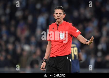 Roma, Italien. 24th. Februar 2022. Schiedsrichter Deniz Aytekin Porto während des Europa League Knock-Out Play-off-Fußballspiels der SS Lazio und des FC Porto im Olimpico-Stadion in Rom (Italien), 24th. Februar 2021. Foto Antonietta Baldassarre/Insidefoto Kredit: Insidefoto srl/Alamy Live News Stockfoto