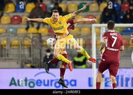 Frosinone, Italien. 23rd. Februar 2022. Frosinone, 23th. Februar 2022 Benito Stirpe Stadium Italienischer Fußball Serie B BKT 2021-2022 Spiel Frosinone Calcio gegen Reggina 1914 25th Meisterschaftstag im Bild: Der Spieler von Frosinone Calcio Federico Gatti Kredit: Unabhängige Fotoagentur/Alamy Live News Stockfoto