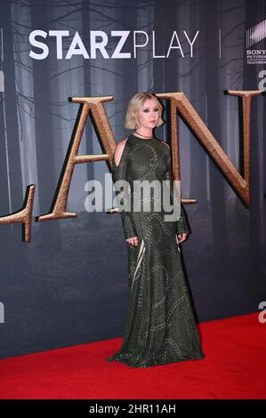 Lauren Lyle verführt bei der „Outlander“ Season Six Premiere-Kostümpremiere in der Royal Albert Hall, London, Großbritannien, am 24th 2022. Februar. Stockfoto