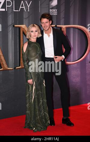 Lauren Lyle verführt bei der „Outlander“ Season Six Premiere-Kostümpremiere in der Royal Albert Hall, London, Großbritannien, am 24th 2022. Februar. Stockfoto